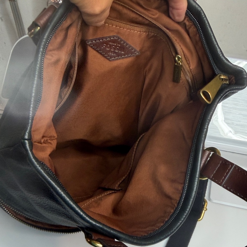 Fossil Leather Crossbody Satchel with Brown Handles - Picture 8 of 12